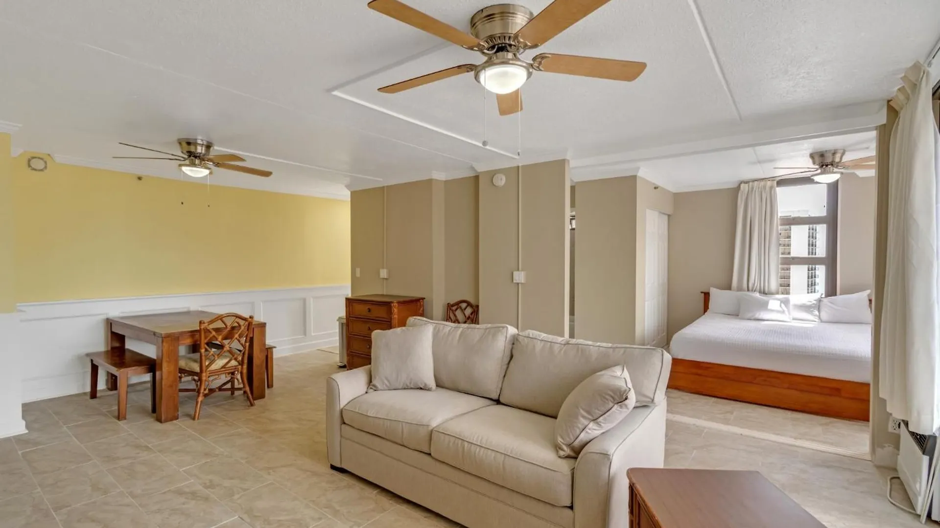 شقة Oceanview Upper Floor Waikiki Condo With King Bed & Free Parking هونولولو
