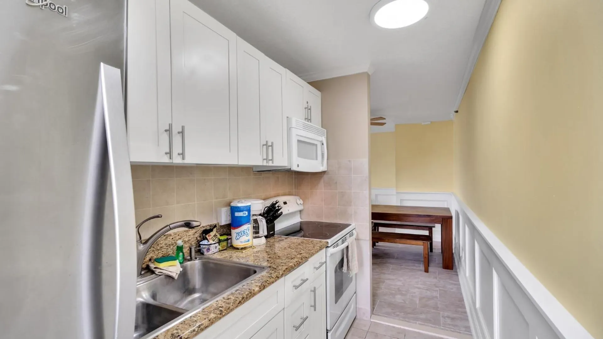 Oceanview Upper Floor Waikiki Condo With King Bed & Free Parking هونولولو الولايات المتحدة الأمريكية