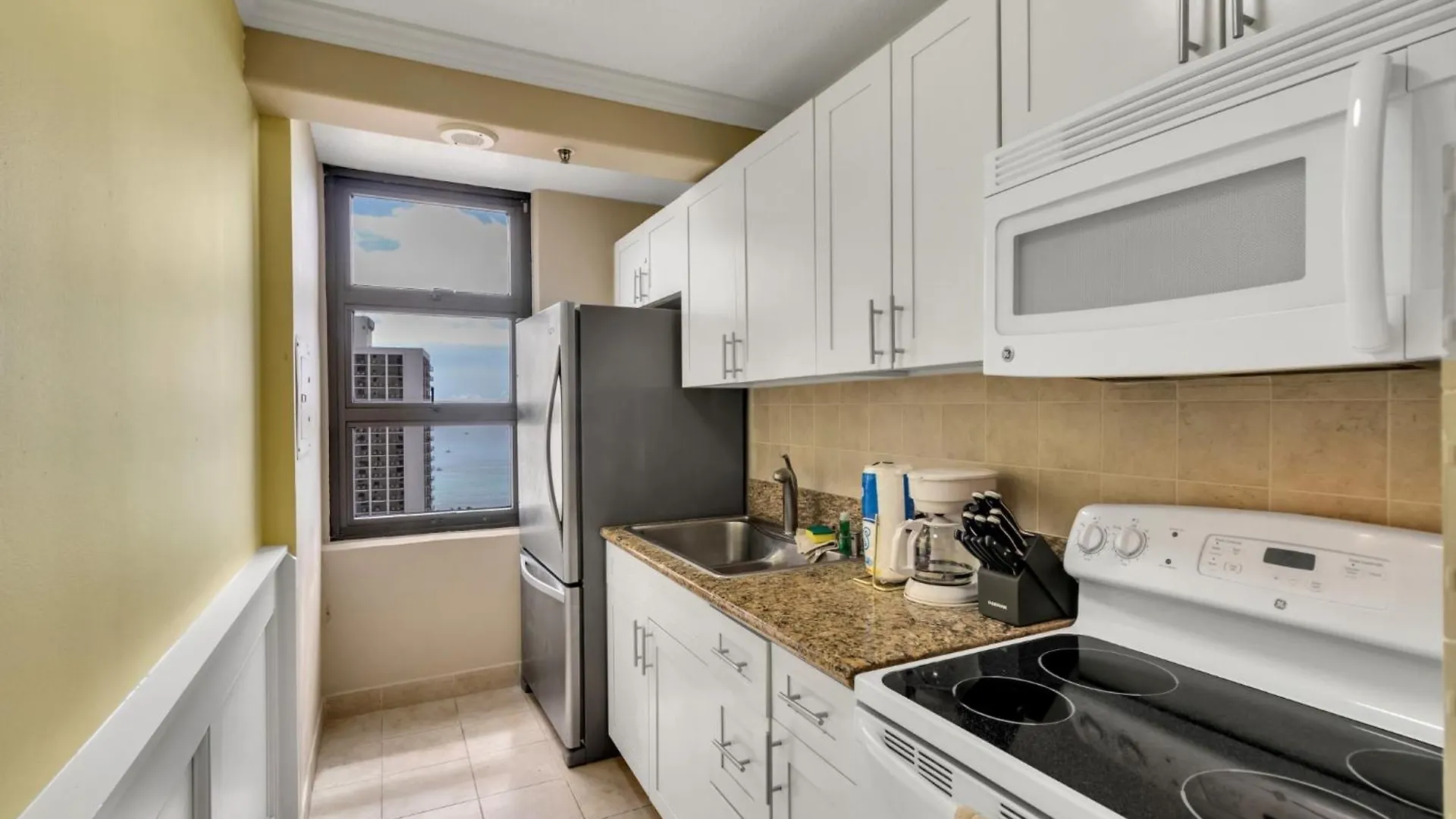 Oceanview Upper Floor Waikiki Condo With King Bed & Free Parking هونولولو شقة